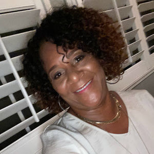 Meet your Posher, Lana